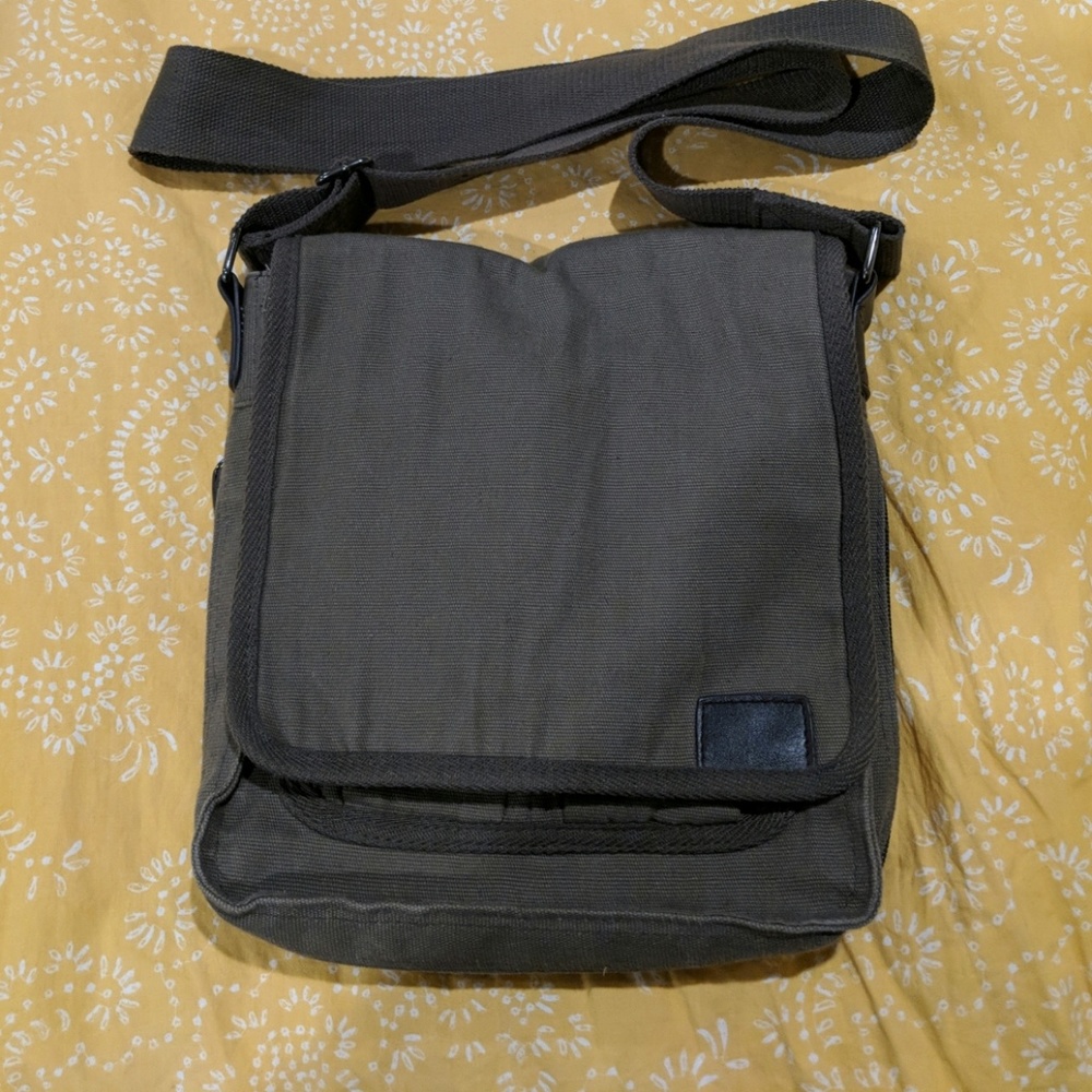 Army Green Unisex Utility Bag (Tons of Pockets!)